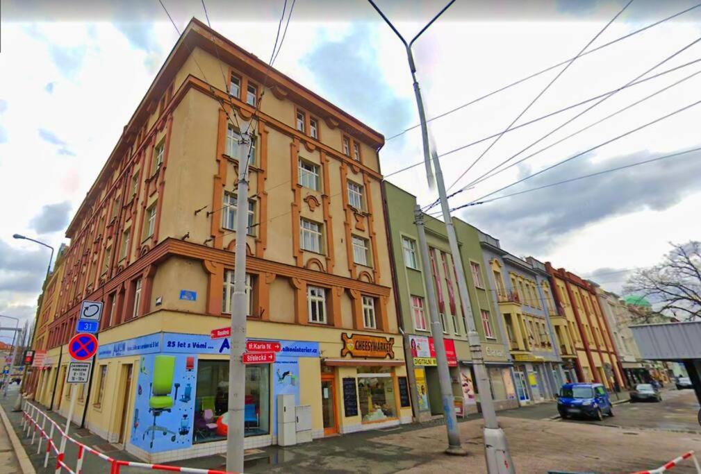 Knk Vibrant Central Spacious Hideaway Appartement Hradec Králové Buitenkant foto